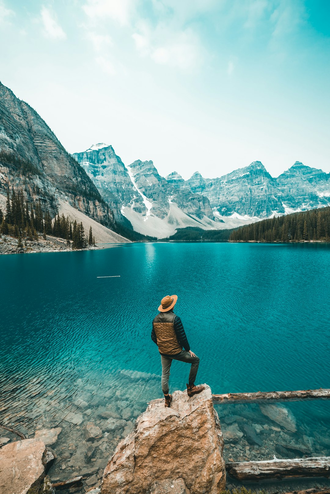 Originally we wanted to do some astrophotography over this lake as the Milky Way aligned itself perfectly just above the 10 peaks in Moraine Lake. Unfortunately, the skies became clouded with the mustiness from the forest fires that have been happening in B.C for the past week. We also ran out of gas and that got us stranded for the night and ended up sleeping in the car and waited next morning for the gas stations to open up. Nonetheless, we decided to just drive up to the lake anyway and take advantage of us being in Banff.